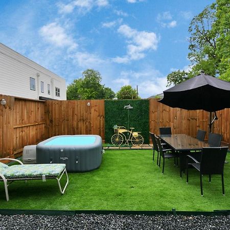 Blissful Getaway Home With Hot Tub & Backyard Near Downtown Houston Eksteriør billede