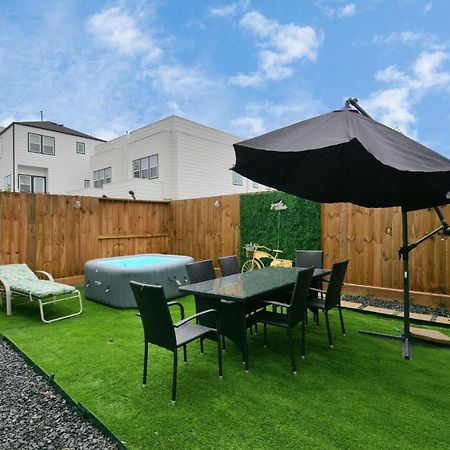 Blissful Getaway Home With Hot Tub & Backyard Near Downtown Houston Eksteriør billede