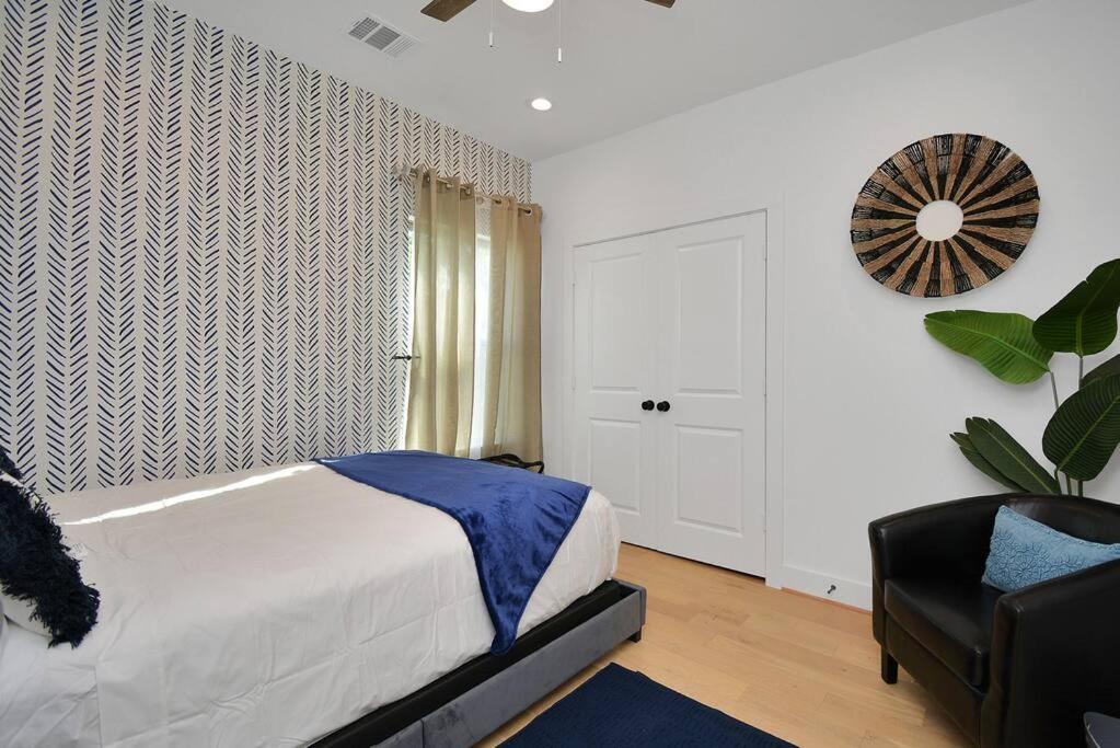 Blissful Getaway Home With Hot Tub & Backyard Near Downtown Houston Eksteriør billede