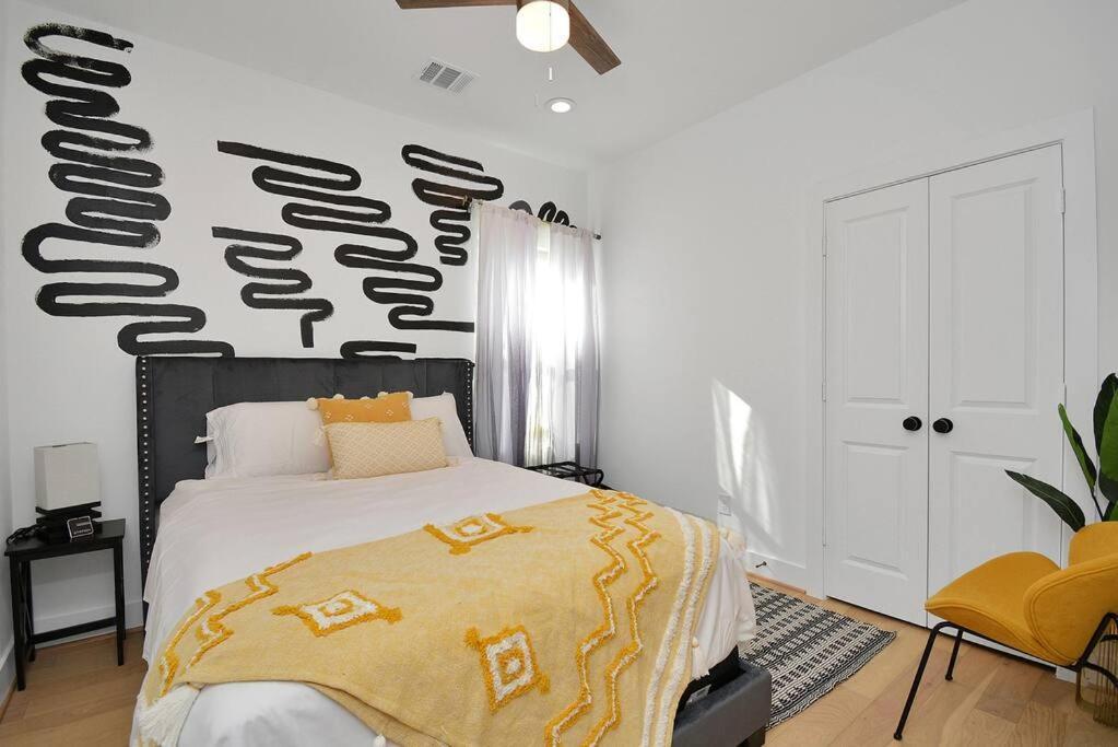 Blissful Getaway Home With Hot Tub & Backyard Near Downtown Houston Eksteriør billede