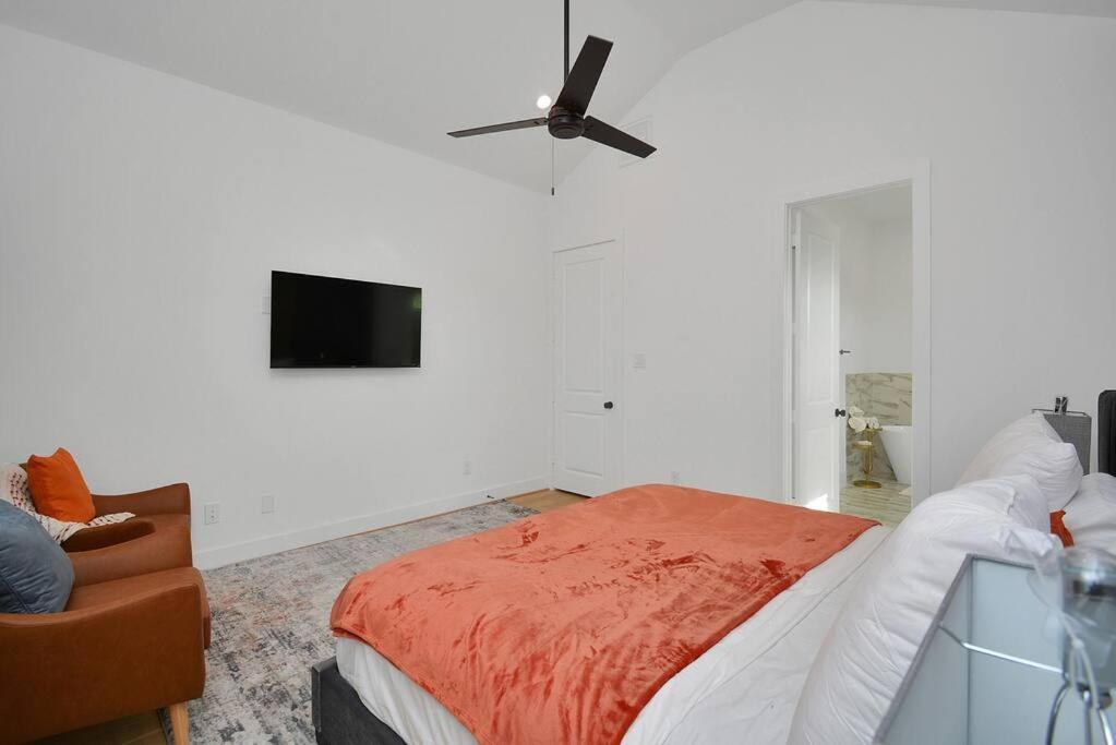 Blissful Getaway Home With Hot Tub & Backyard Near Downtown Houston Eksteriør billede