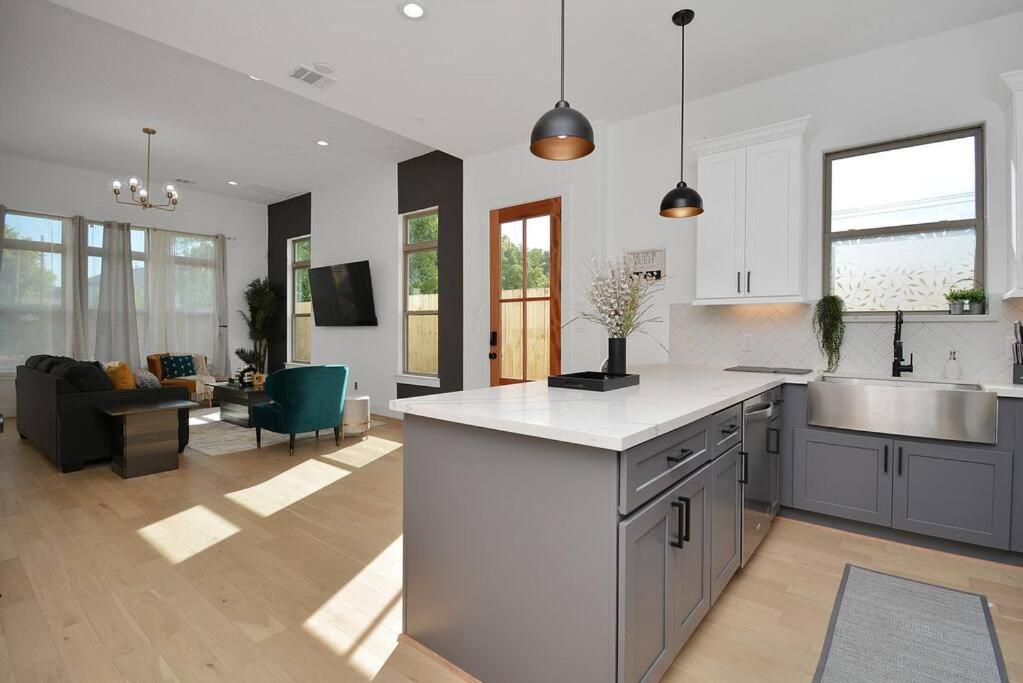 Blissful Getaway Home With Hot Tub & Backyard Near Downtown Houston Eksteriør billede