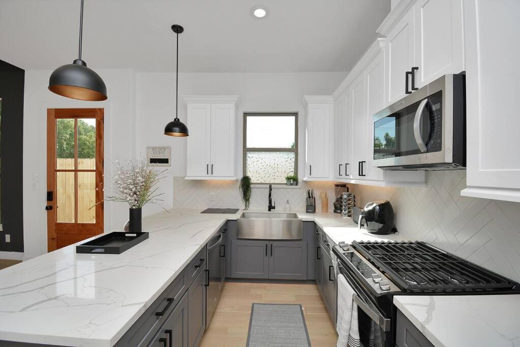 Blissful Getaway Home With Hot Tub & Backyard Near Downtown Houston Eksteriør billede