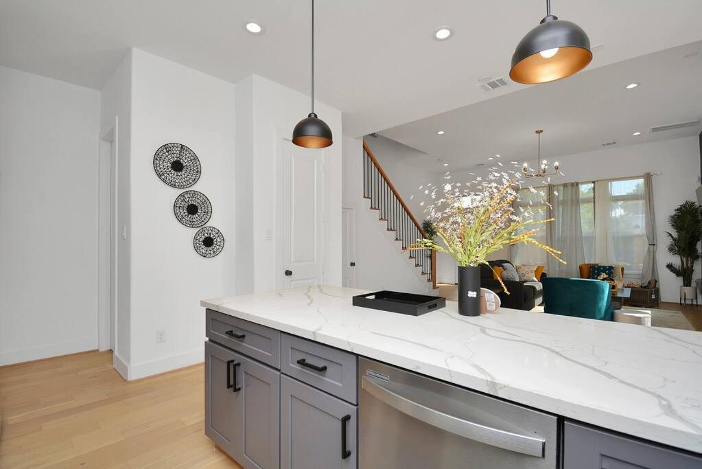 Blissful Getaway Home With Hot Tub & Backyard Near Downtown Houston Eksteriør billede