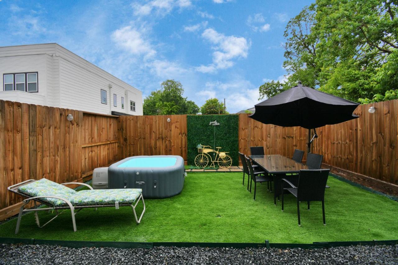 Blissful Getaway Home With Hot Tub & Backyard Near Downtown Houston Eksteriør billede