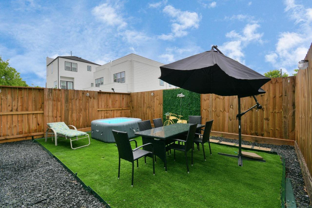 Blissful Getaway Home With Hot Tub & Backyard Near Downtown Houston Eksteriør billede